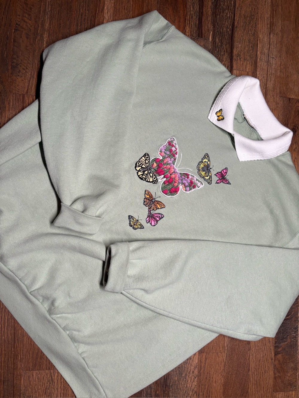 Vintage 90’s-Y2K Butterfly Embroidered Sage Green Sweater